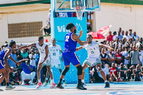 山东男篮胜北京队，许利民不满球员表现称暴露问题有帮助